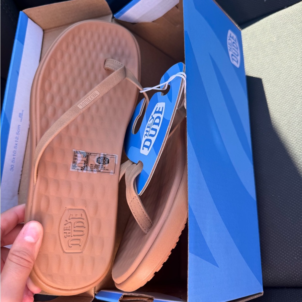 Women’s Tan Flip Flop Sandals